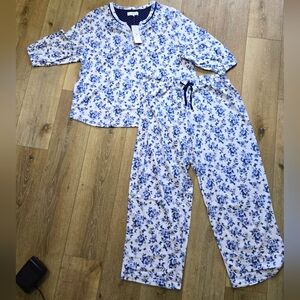 Two Piece Blue and White Floral Karen Neuburger Pajama Set Size 1X